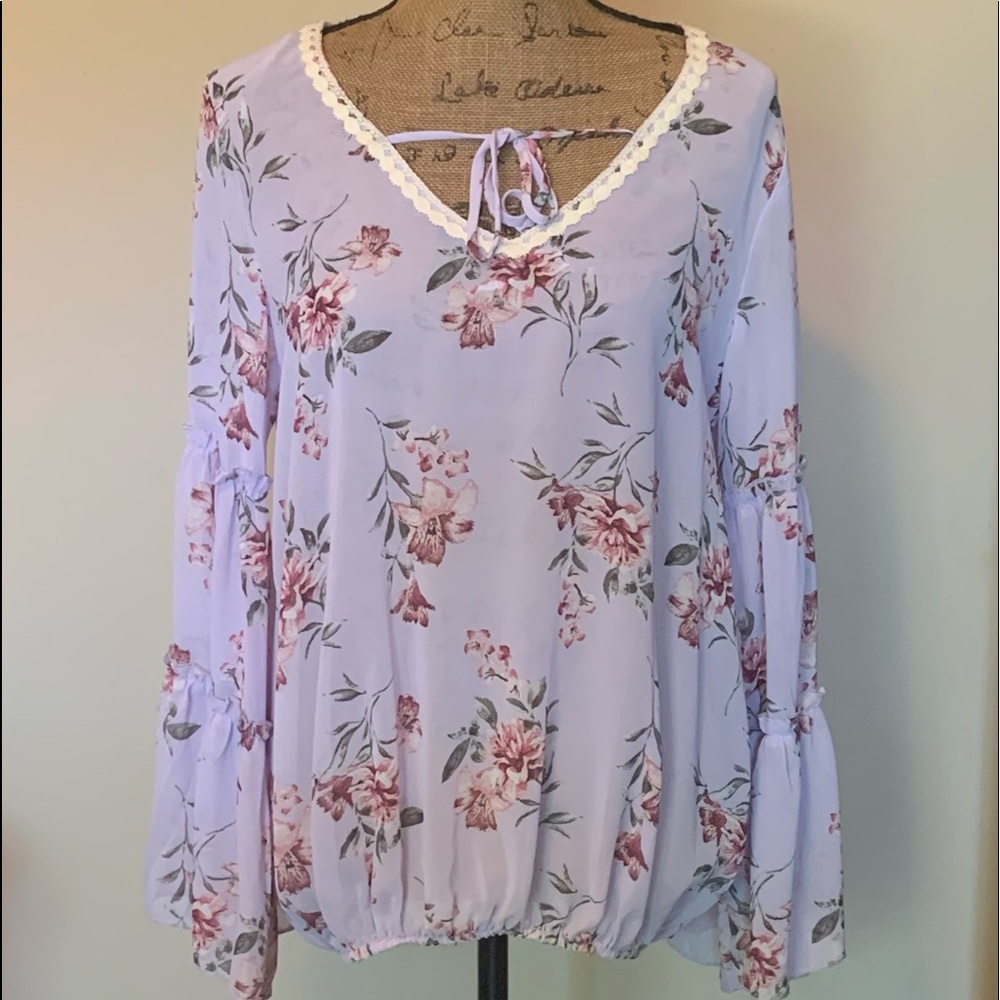Lovely floral top-New without tag! - Picture 1 of 4